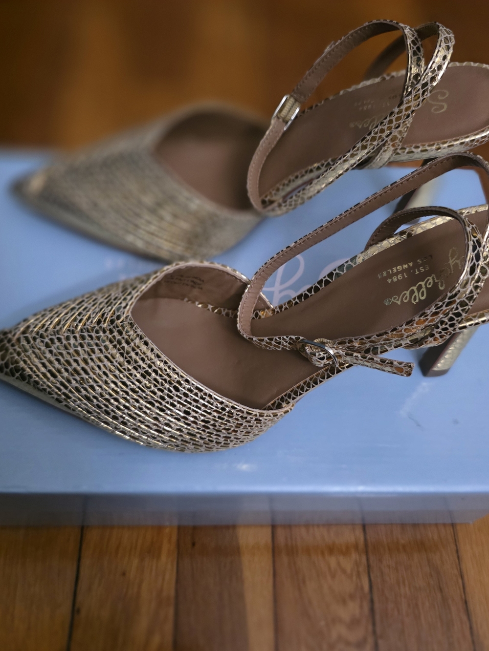 Seychelles Leather Metallic Gold Textured Slingback Heels - Picture 4 of 5